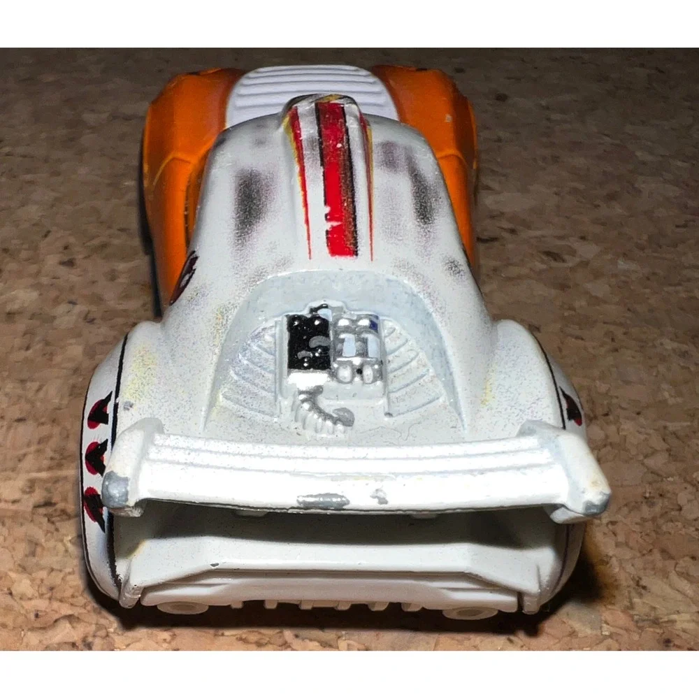 Hot Wheels race through